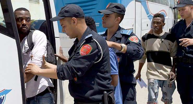ترحيل 2326 مهاجرا