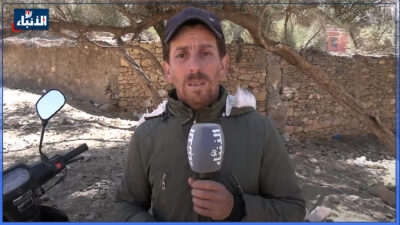 مواطن من البيضاء يغامر بحياته لإيصال المساعدات إلى متضرري الزلزال بالمرتفعات