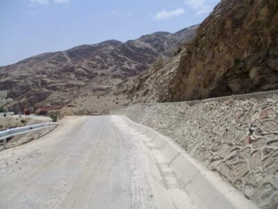  وارتباطا بمحور استصلاح وتهيئة السواقي المتضررة من الزلزال، الذي يروم الحفاظ على الأشجار المثمرة وتمكين الفلاحين من استئناف أنشطتهم بدوائر السقي الصغير و المتوسط، قامت المصالح الجهوية و الإقليمية لوزارة الفلاحة، مباشرة بعد الفاجعة، بإطلاق أوراش مستعجلة من أجل تنقية السواقي المتضررة من أجل استئناف السقي في انتظار انطلاق عملية استصلاح وتأهيل هذه السواقي.