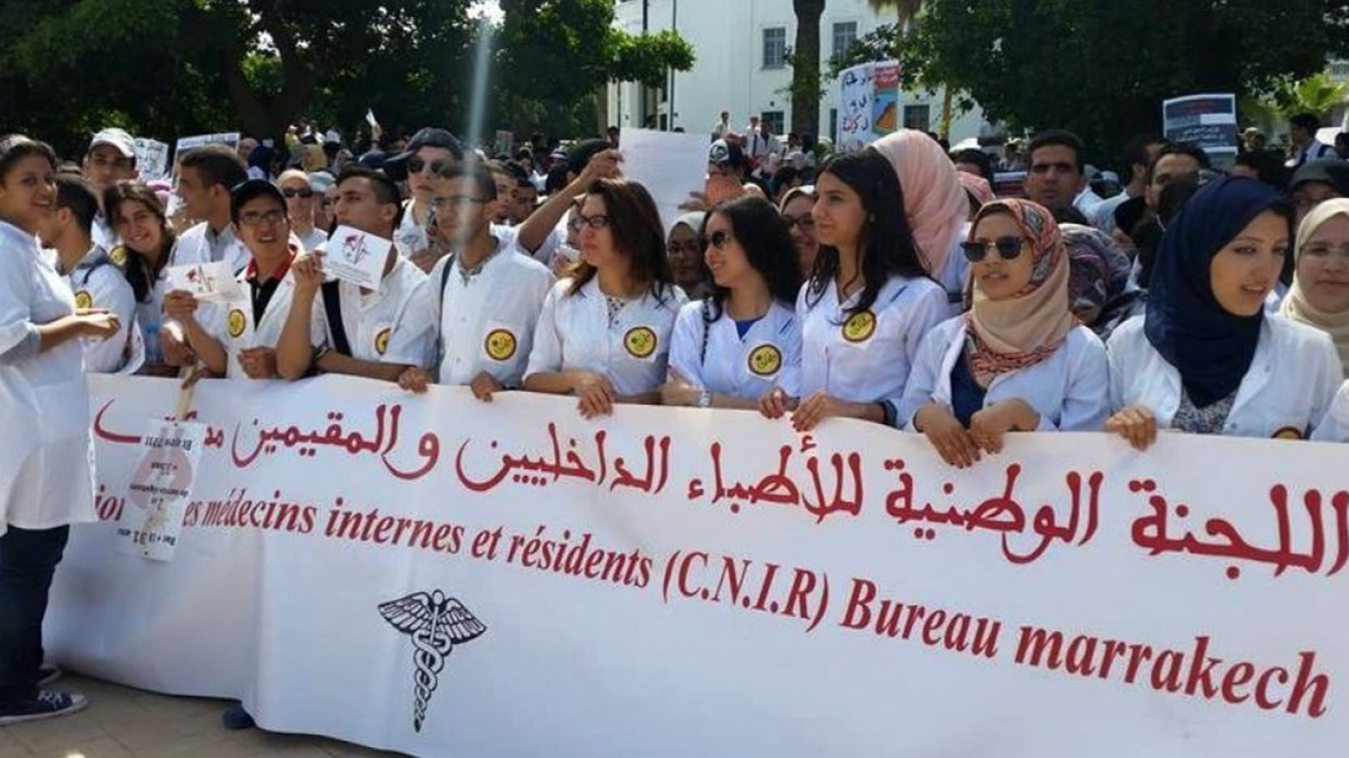 الأطباء الداخليون والمقيمون