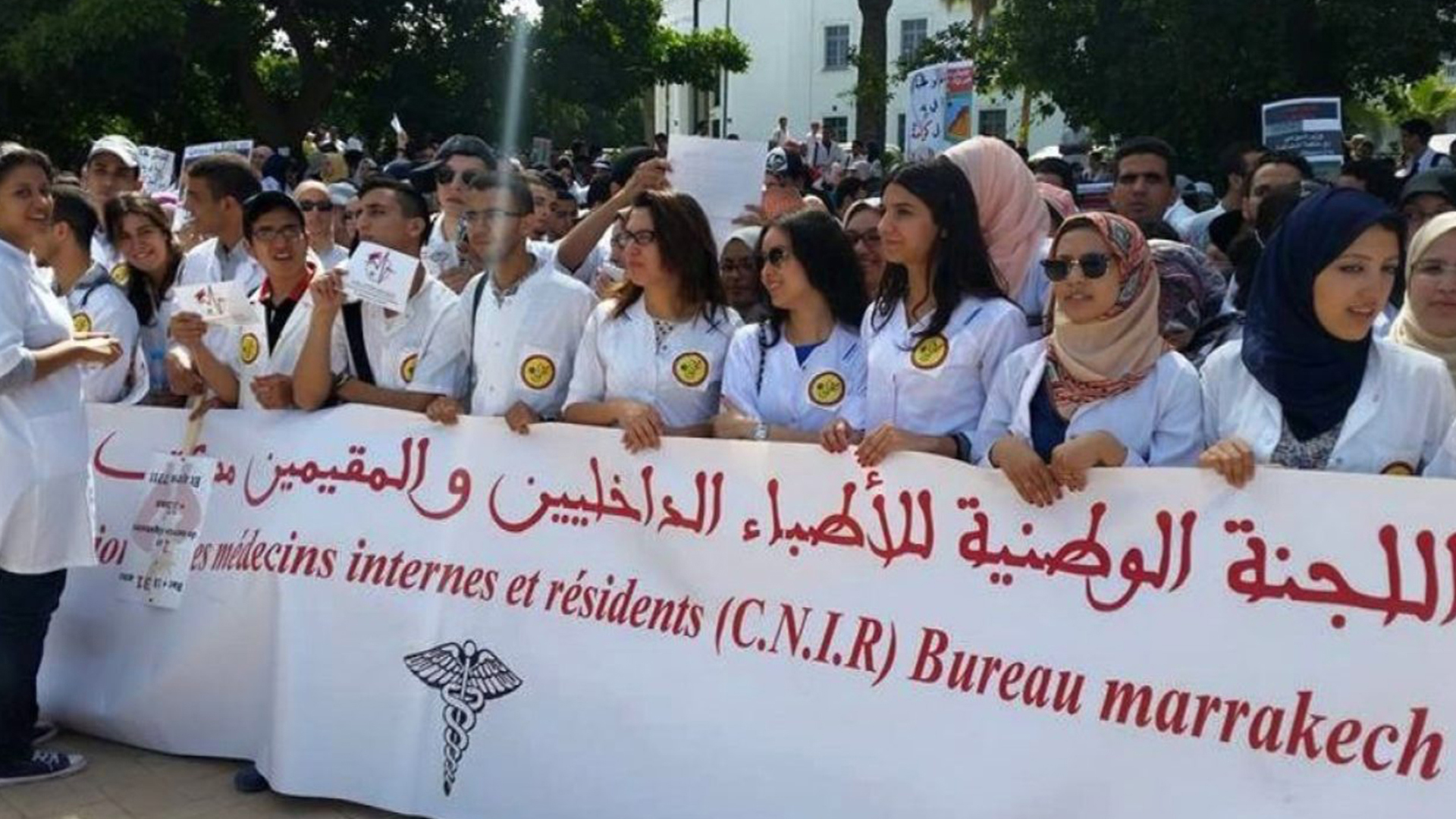 الأطباء الداخليون والمقيمون