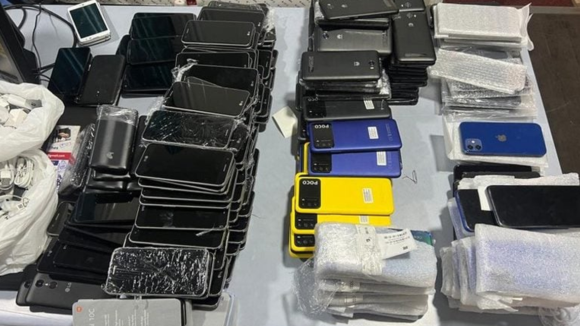 تهريب الهواتف