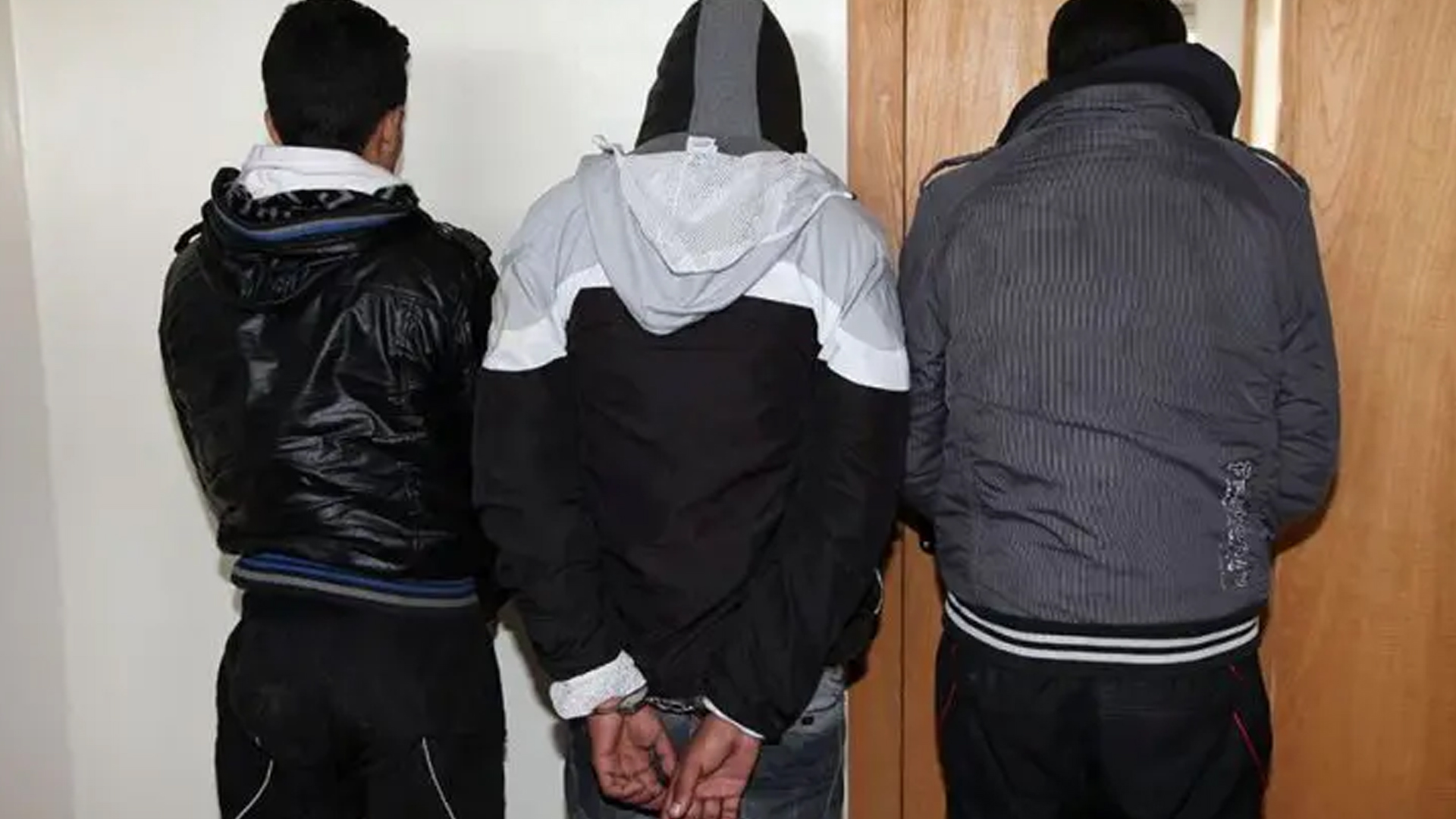 توقيف 3 أشخاص