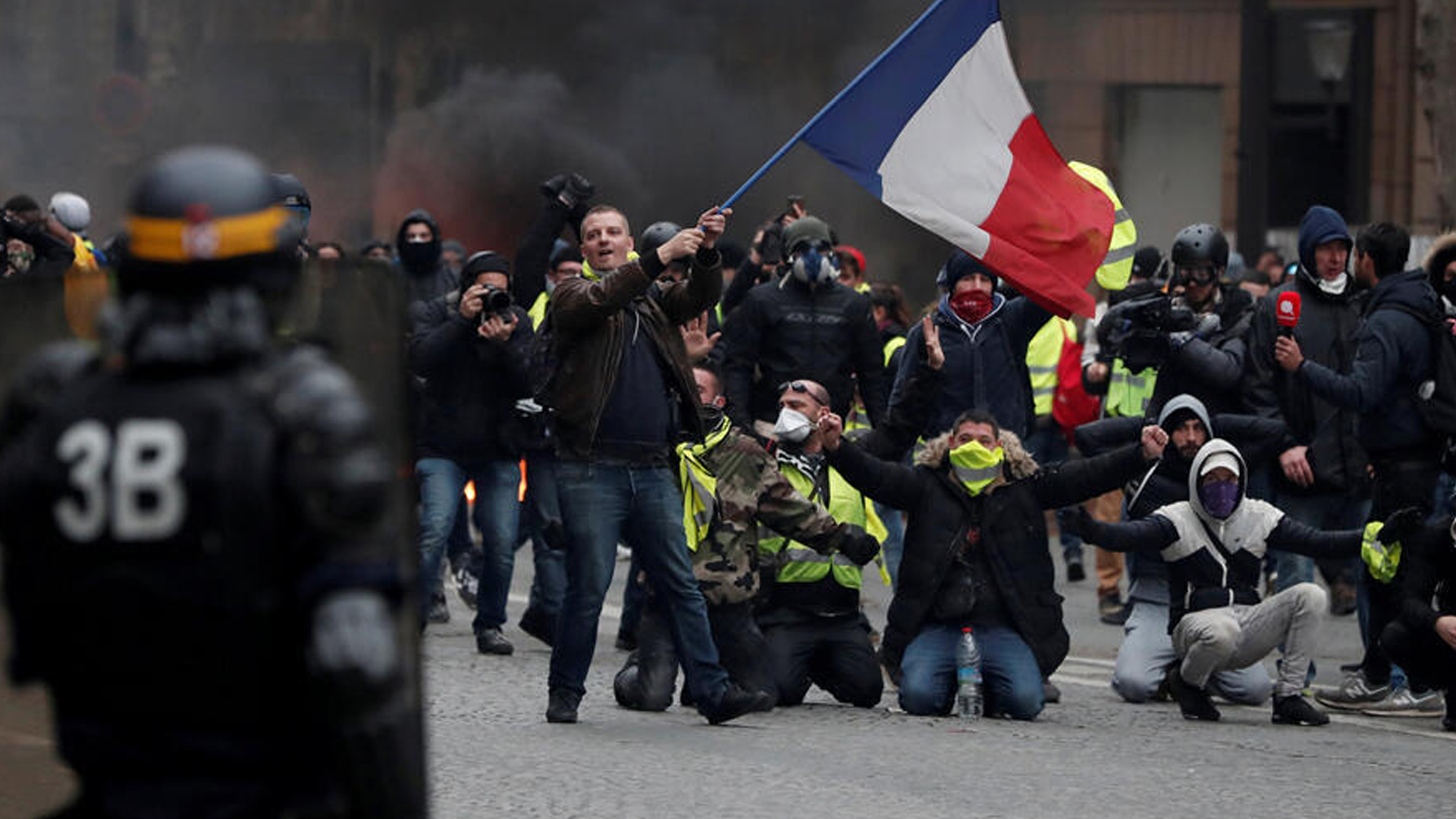 احتجاجات عارمة بفرنسا