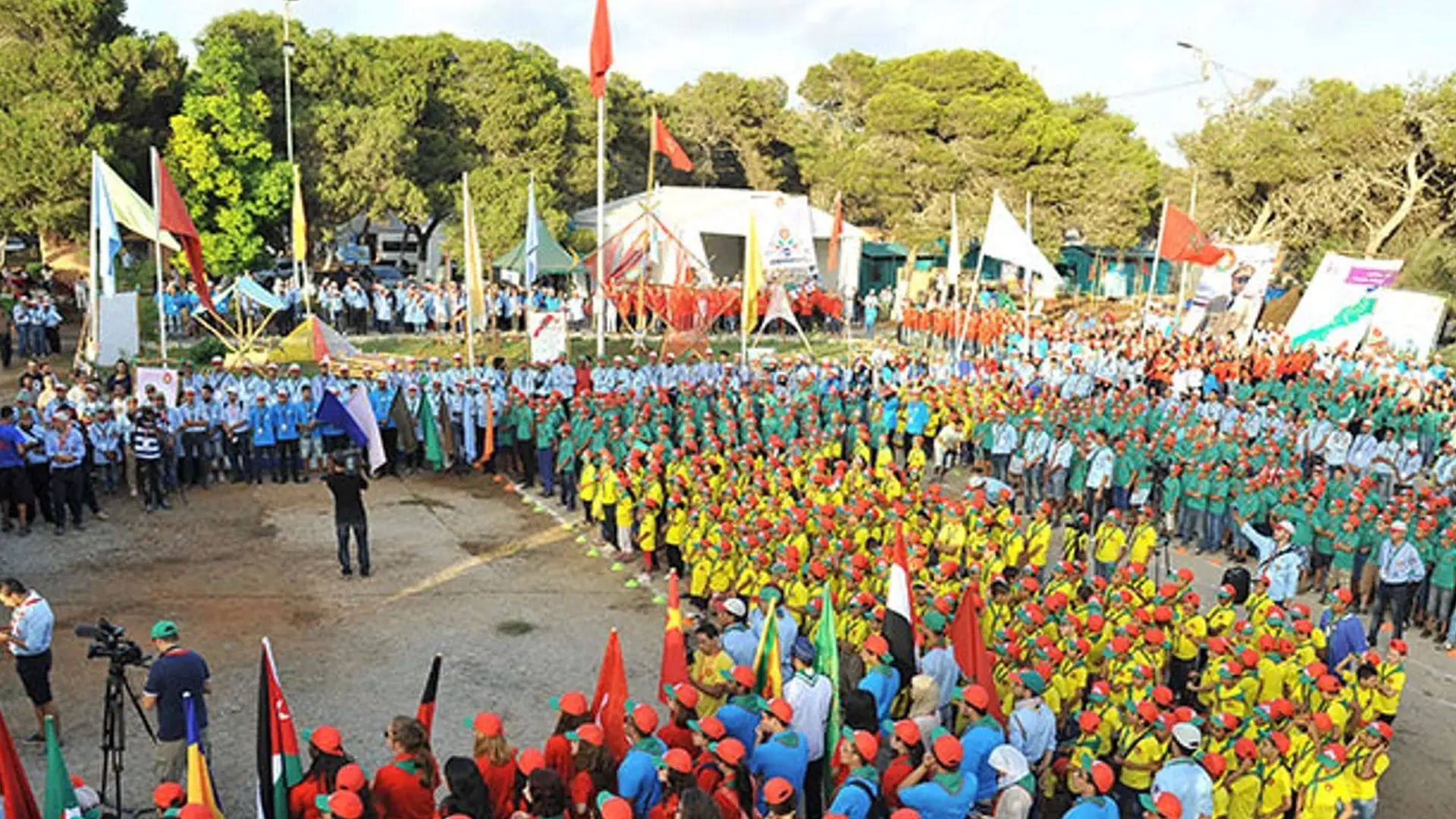 المخيمات الصيفية”